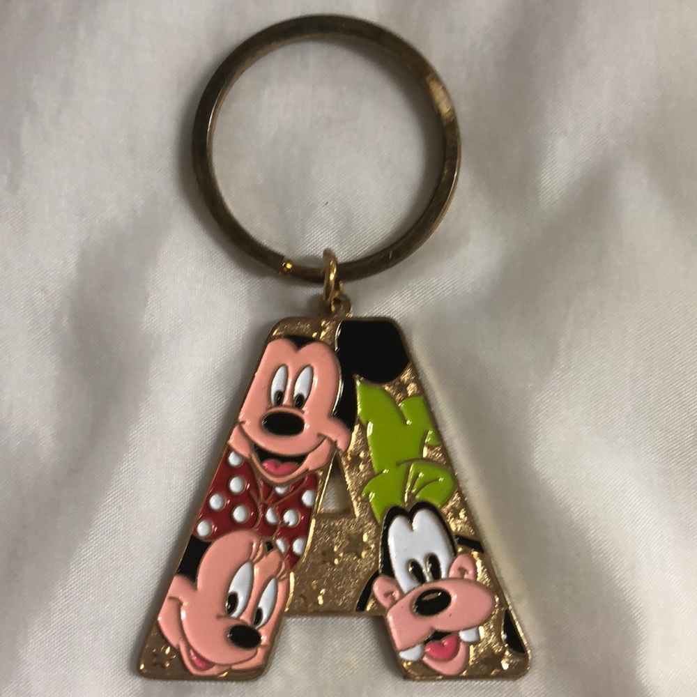 💚Walt Disney Key Chain “A”